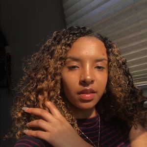 Meet your Posher, Safia